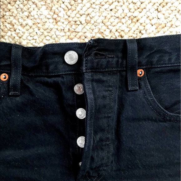 Levis cutoff mini skirt - Picture 2 of 7